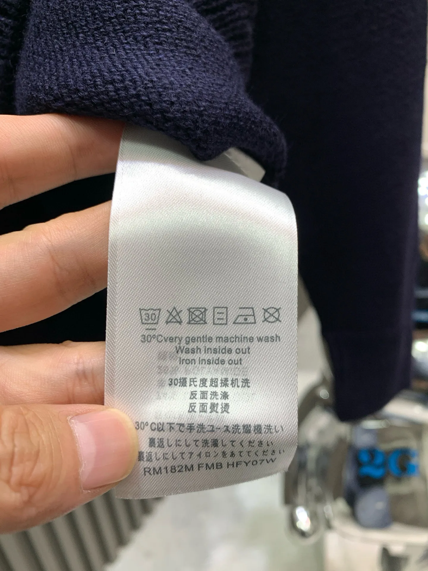🅿️310 🀄️ Louis Vuitton Louis Vuitton 1*v Zhu Yilong same style sweatshirt 🔥 Pure classic It is your best home in autumn and winter. The standard design is more comfortable and skin-friendly than a hug. Compared with all sweatshirts, it can withstand scrutiny. Casual and atmospheric. Made of long-staple cotton imported from Egypt. The skin-friendly cotton texture makes the eyes feel more comfortable. No pilling or deformation. Simple and elegant solid color system It looks slimming and not exaggerated. It is simple and individual. The extraordinary design makes your sweatshirt far away from ordinary and mediocre.